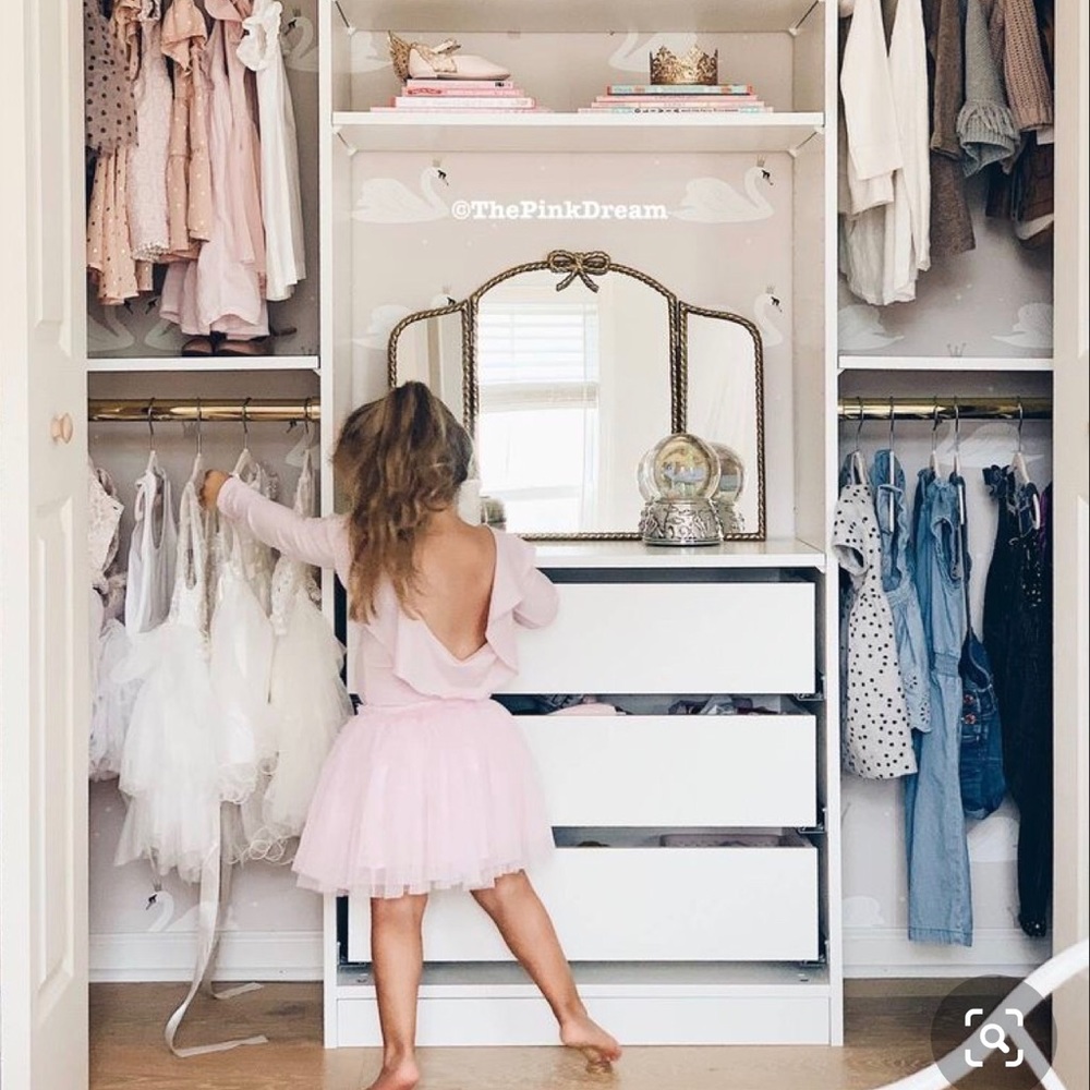 Adding more clothes and shoes!!! Tomorrow 💖💖